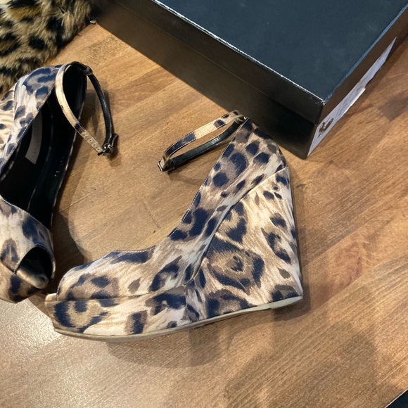 Stella McCartney leopard wedge ankle strap heel wedge 38 8 7.5 peep toe pin up - Picture 15 of 16